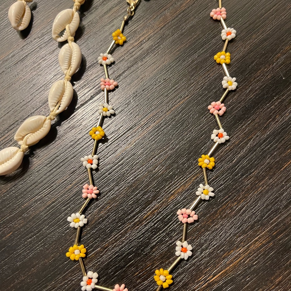 Shell and Bead Necklace Set - Picture 4 of 8